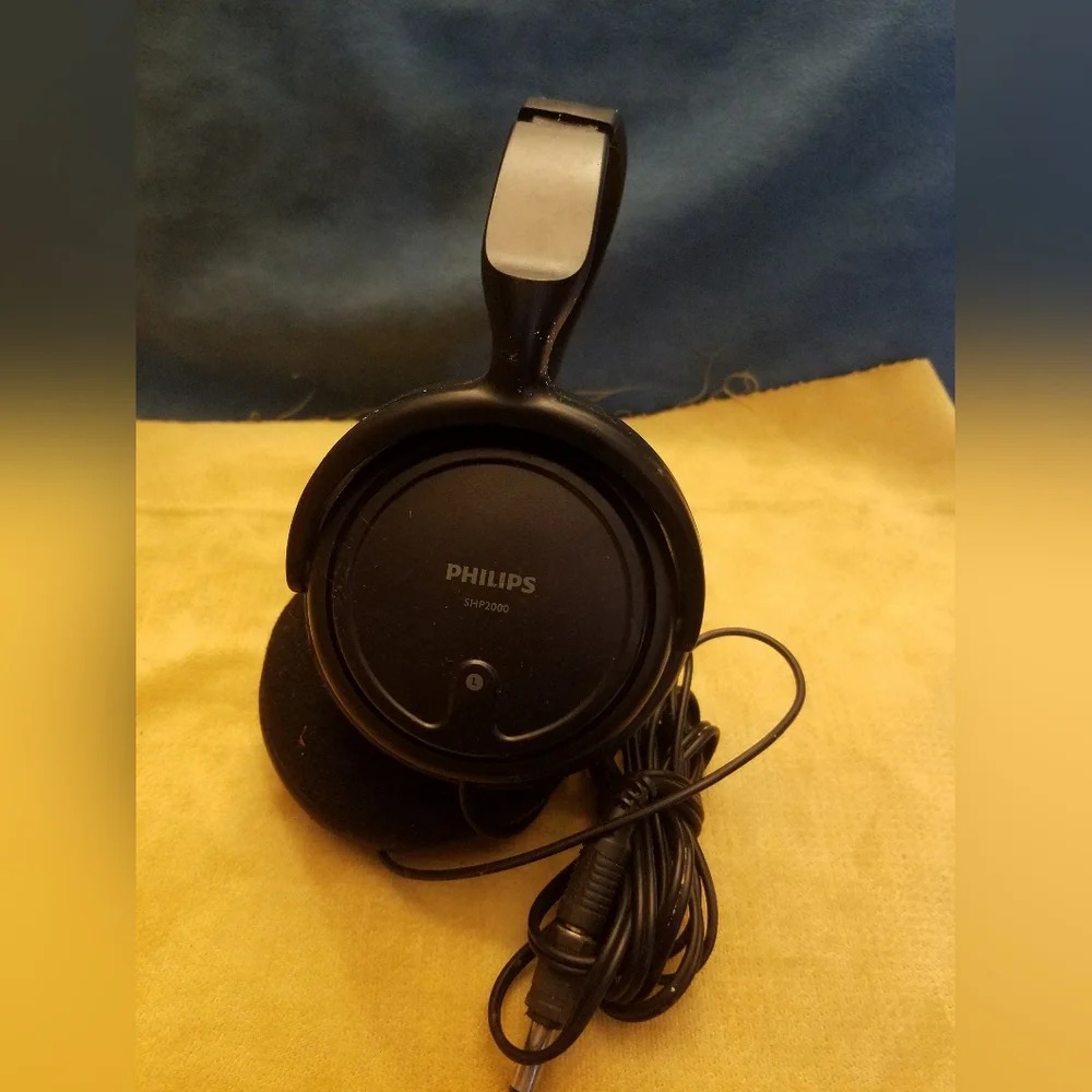 Phillips SHP200 head phones